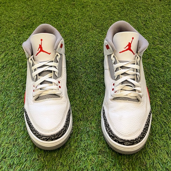 Jordan 3 Retro
Fire Red (2022) - Picture 1 of 12